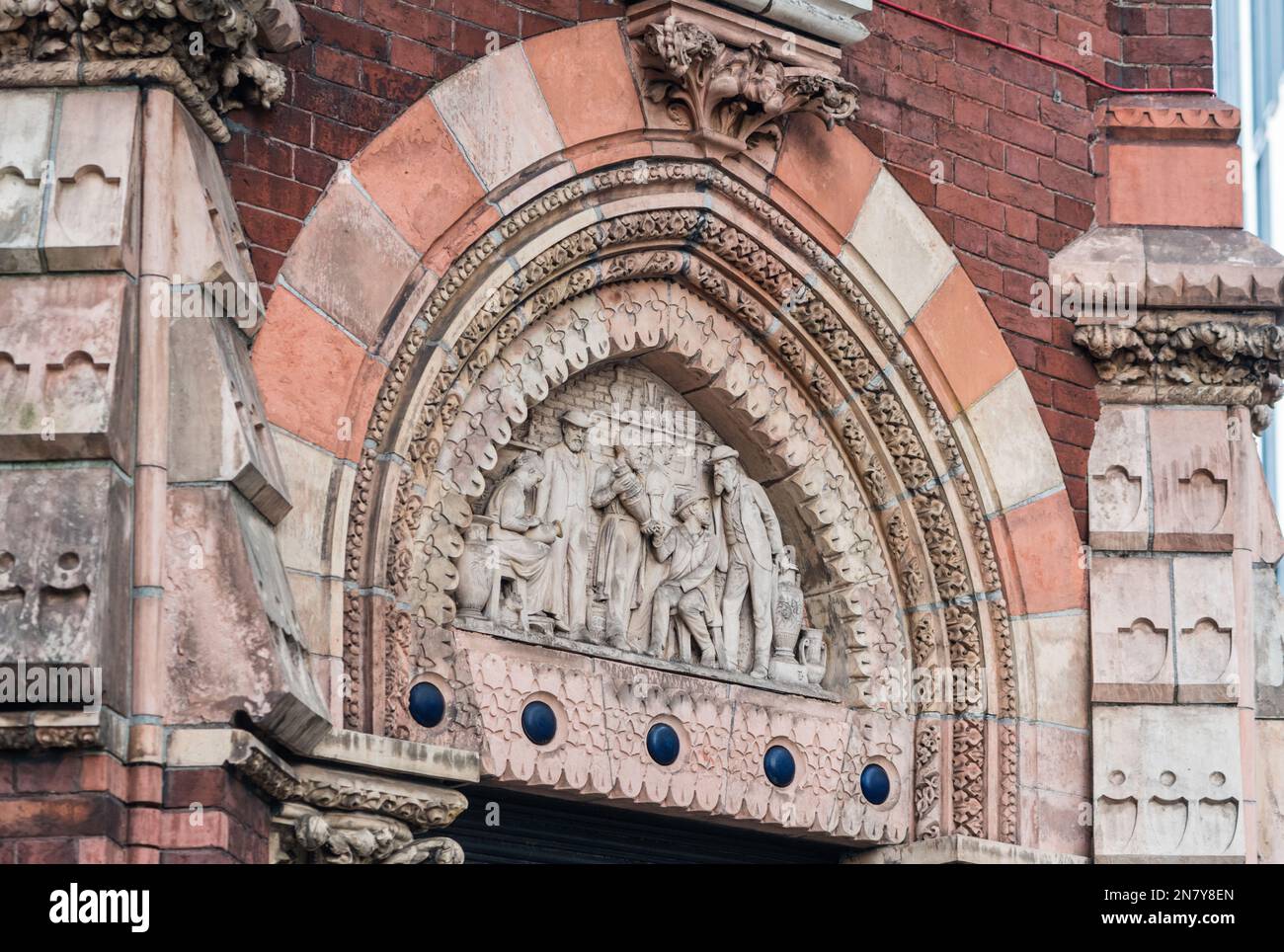 Ingresso principale alla Southbank House/ China Works la vecchia fabbrica Royal Doulton a Lambeth Foto Stock