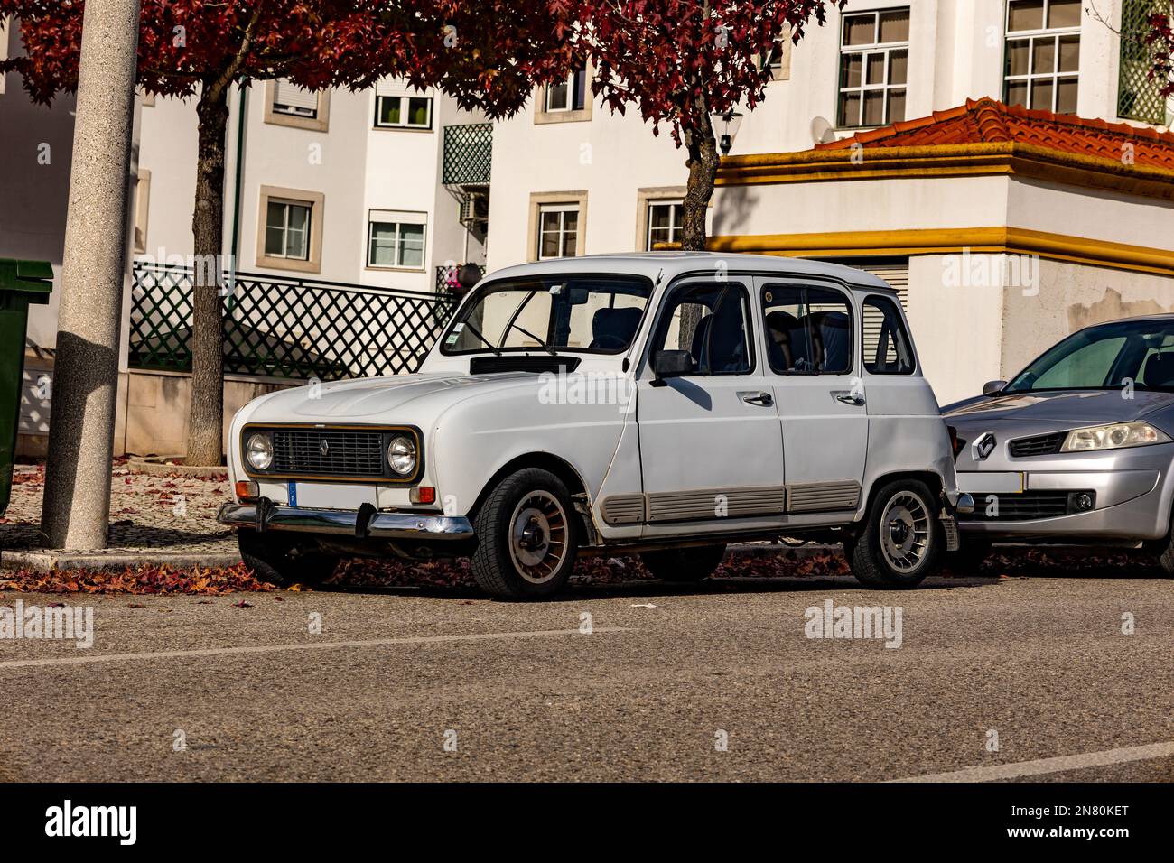 Vecchia Renault 4 bianca Portogallo Foto Stock
