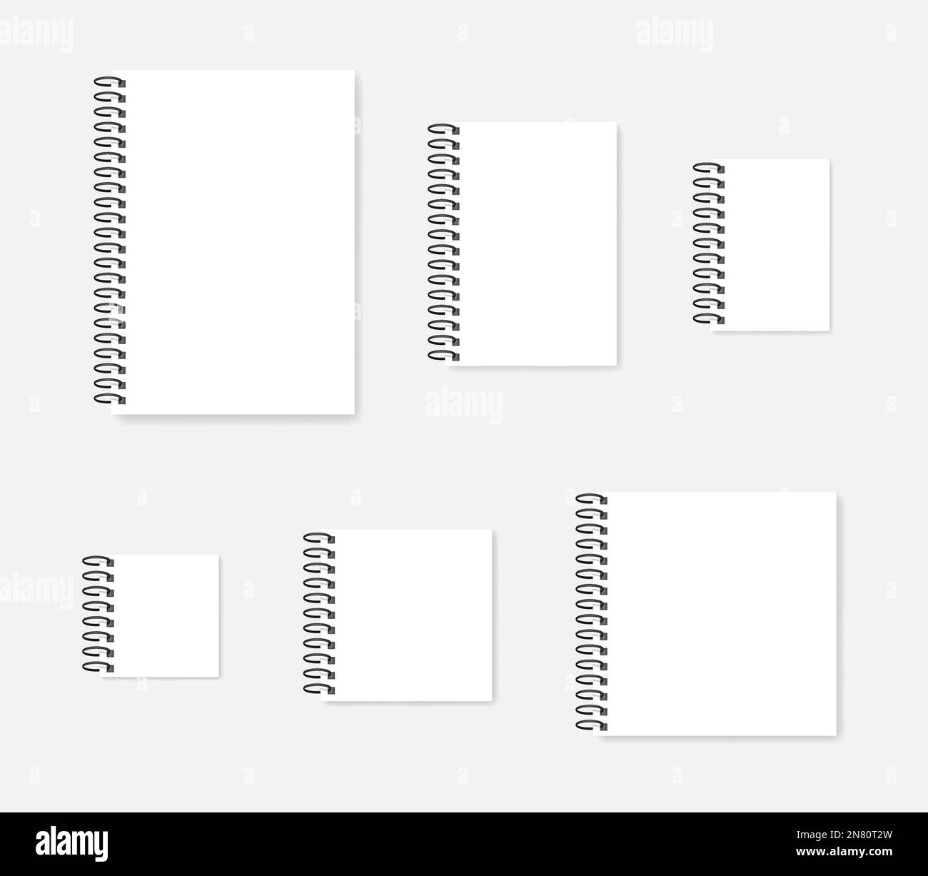 Set di modelli di notebook vuoti con rilegatura ad anello. Misure quadrate, A4, A5, A6. Diari bianchi a spirale laterale, mockup vettoriale Illustrazione Vettoriale