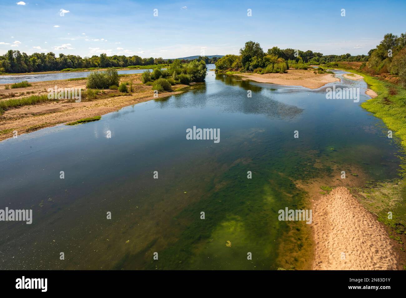 Pouilly-sur-Loire sulle rive del fiume Loira, Francia Foto Stock