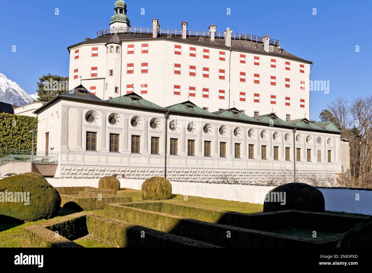 Il castello di Ambras, Innsbruck, in Tirolo, Austria Foto Stock