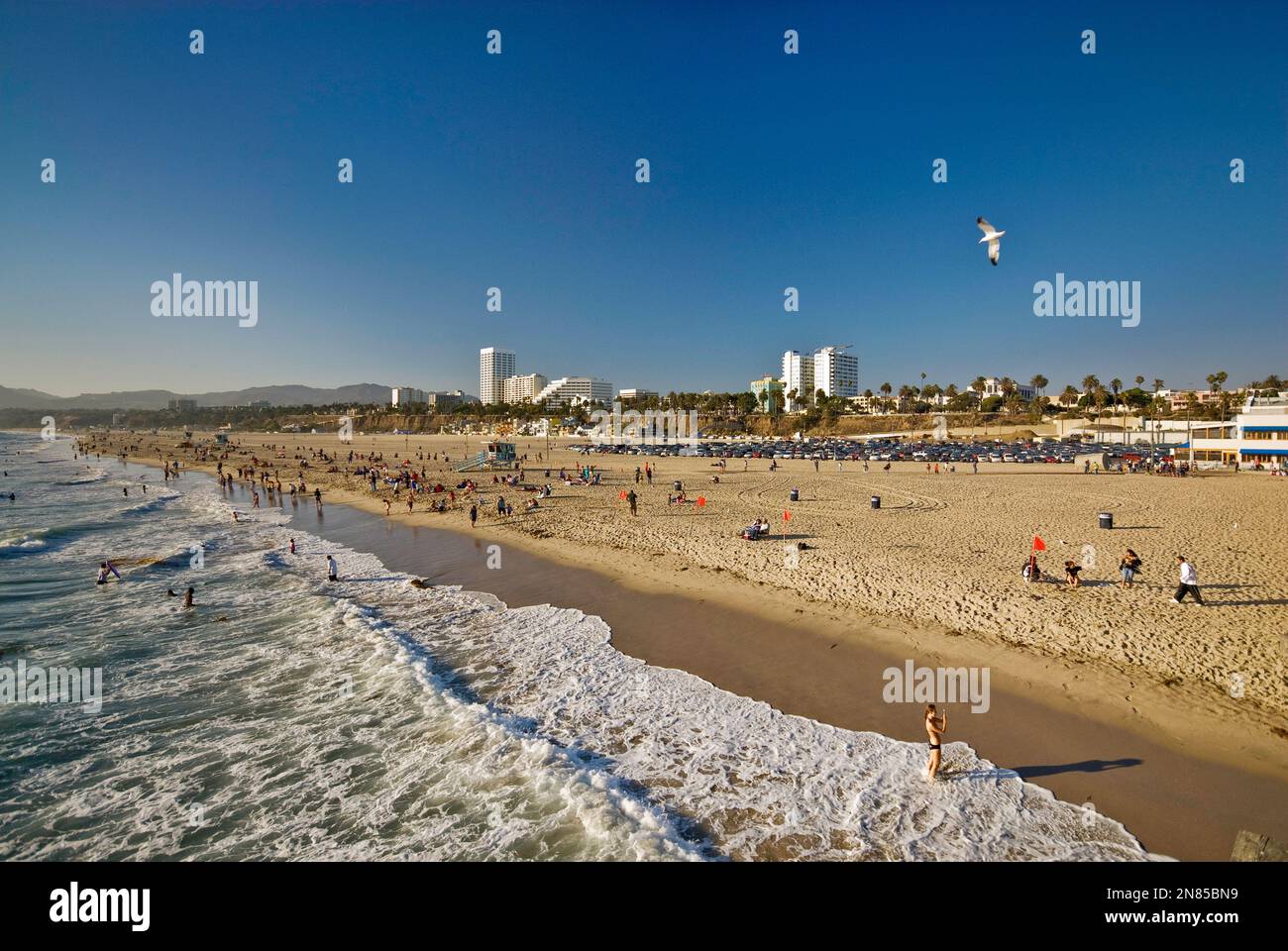 Pacific Beach visto dal molo di Santa Monica, Santa Monica, California, Stati Uniti Foto Stock