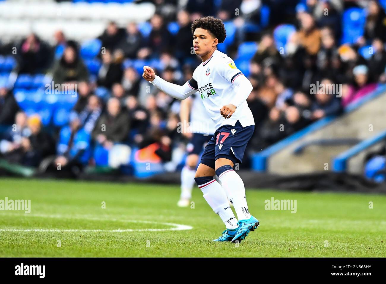 Shola Shoretire (17 Bolton Wanderers) durante la partita della Sky Bet League 1 tra Peterborough e Bolton Wanderers a London Road, Peterborough sabato 11th febbraio 2023. (Foto: Kevin Hodgson | NOTIZIE MI) Credit: NOTIZIE MI & Sport /Alamy Live News Foto Stock