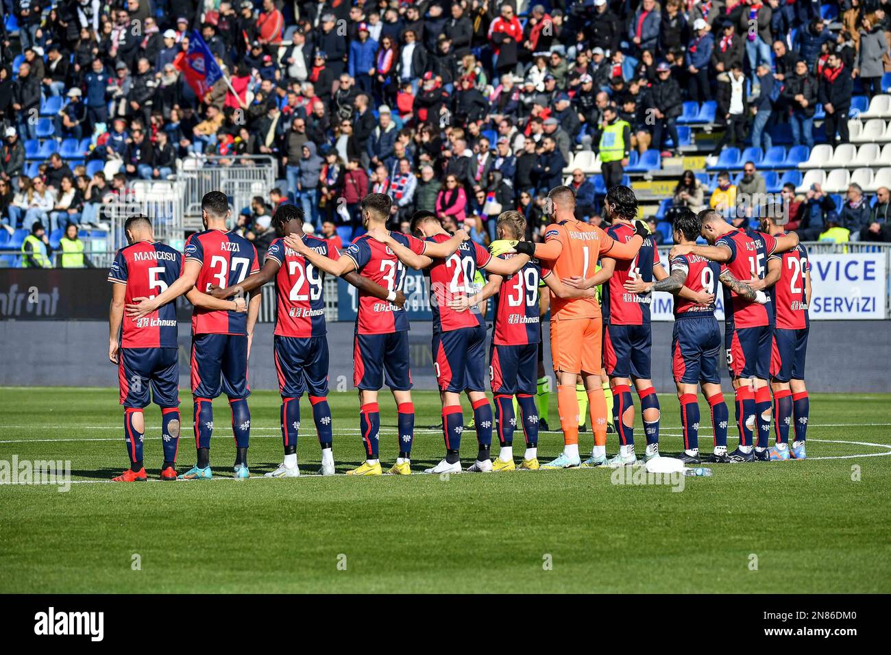 Unipol Domus, Cagliari, 11 febbraio 2023, Squadra Cagliari Calcio durante Cagliari Calcio vs Benevento Calcio - Calcio italiano Serie B match Foto Stock