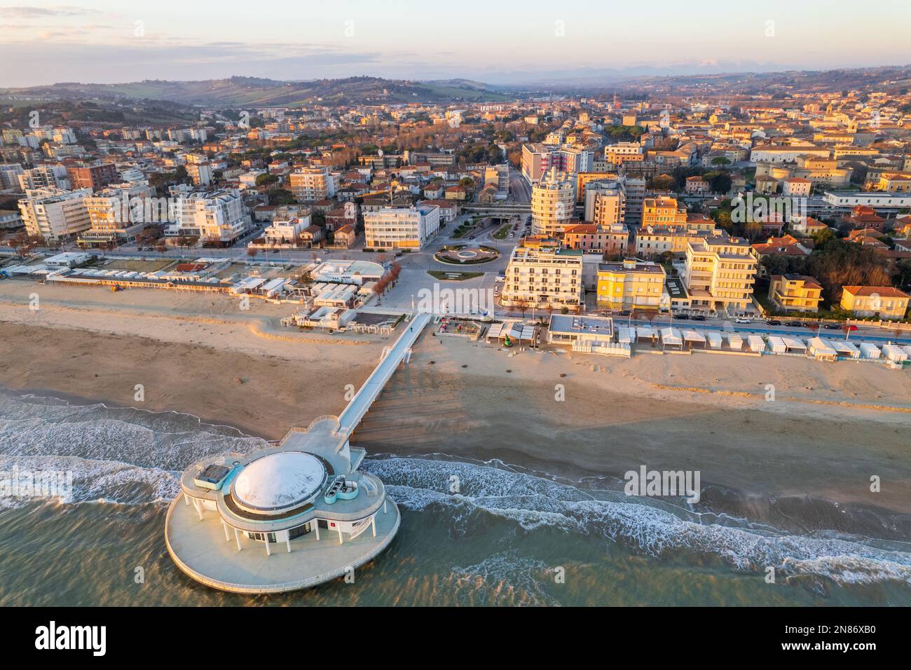 Veduta aerea della costa italiana della città di Senigallia Foto Stock