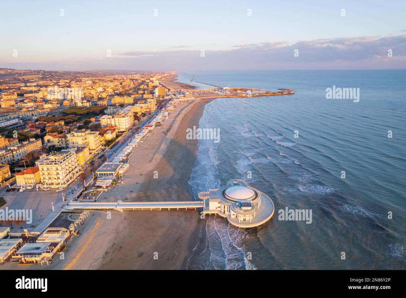 Veduta aerea della costa italiana della città di Senigallia Foto Stock