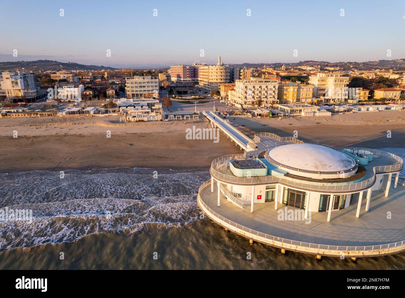Veduta aerea della costa italiana della città di Senigallia Foto Stock