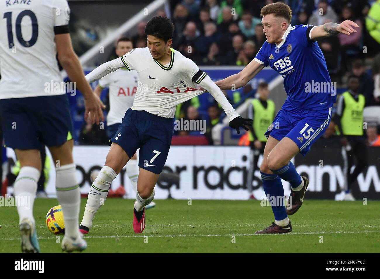 Leicester's Harry Souttar, right, challenges for the ball with Tottenham's Son Heung-min during the English Premier League soccer match between Leicester City and Tottenham Hotspur at King Power stadium in Leicester, England, Saturday, Feb. 11, 2023. (AP Photo/Rui Vieira) Foto Stock