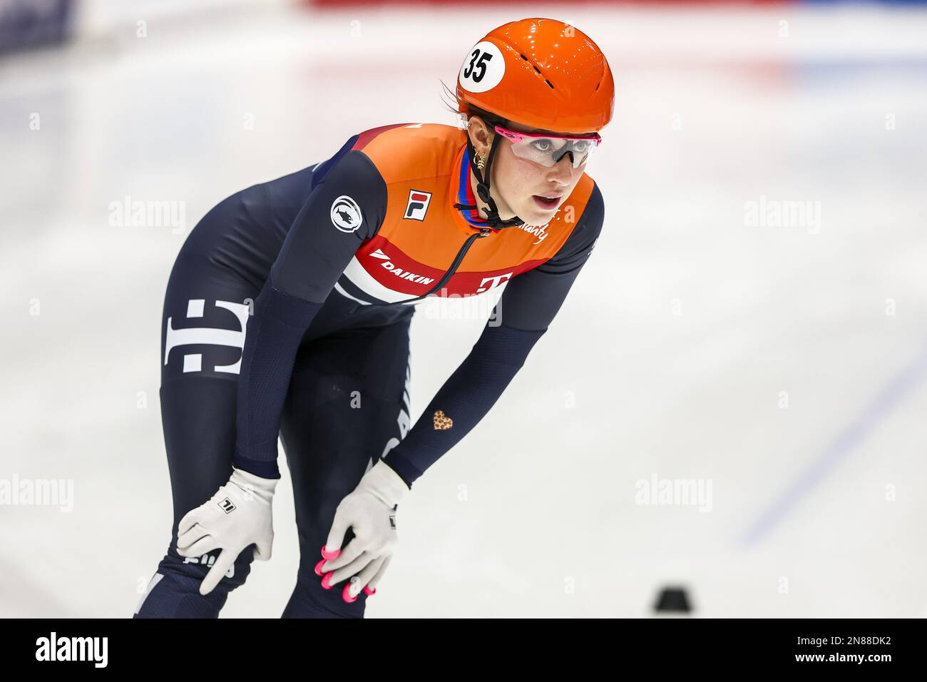 Dordrecht, Paesi Bassi. 11th Feb, 2023. DORDRECHT - Suzanne Schulting (NED) reagisce dopo gli ultimi 1500 metri durante la seconda giornata della Coppa del mondo ISU Short Track Speed Skating 2023. ANP VINCENT JANNINK Credit: ANP/Alamy Live News Foto Stock