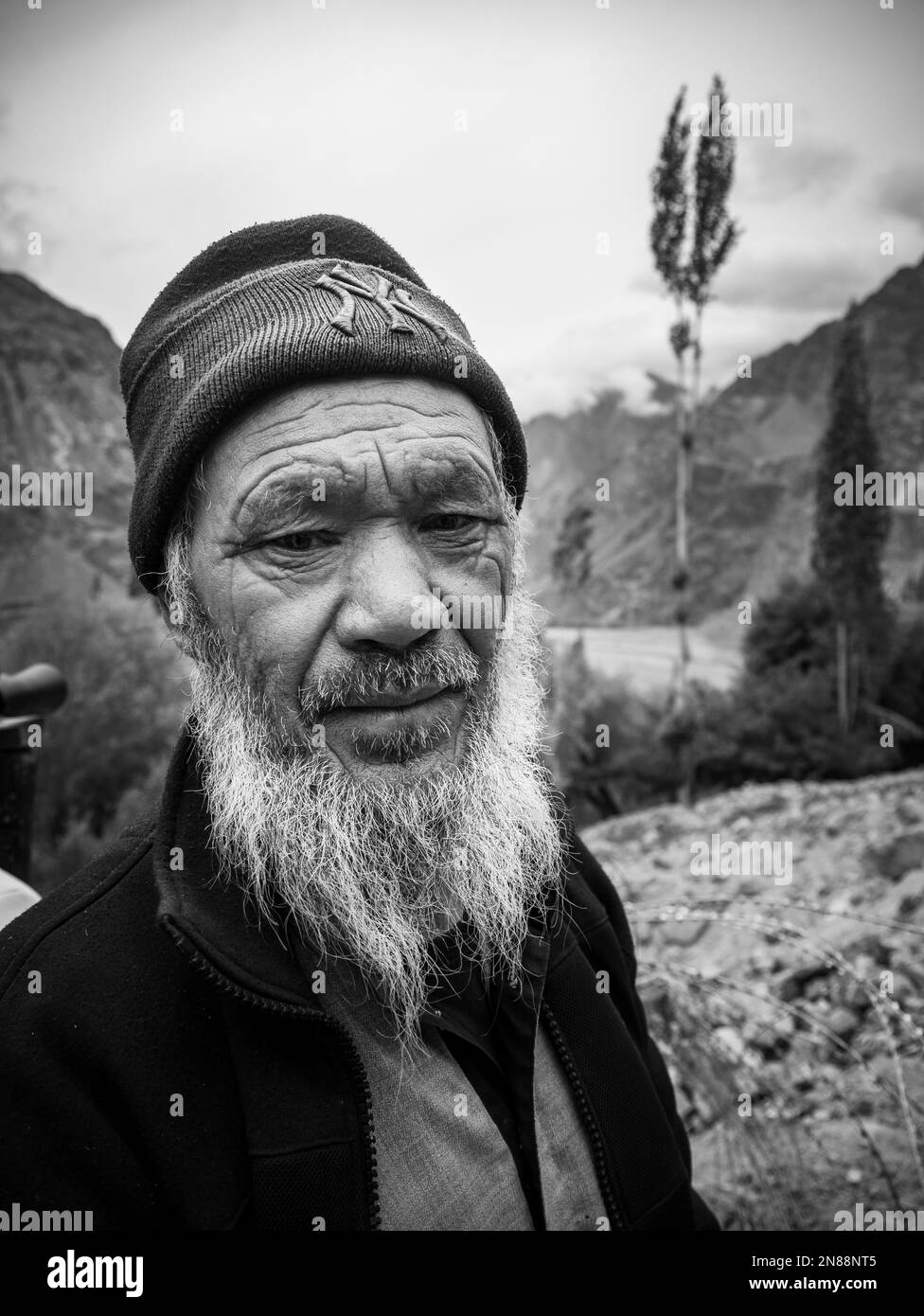 Ladakh, India - Giugno 23,2022: Ritratto di pathan musulmano di vecchiaia al confine India-Pakistan Foto Stock
