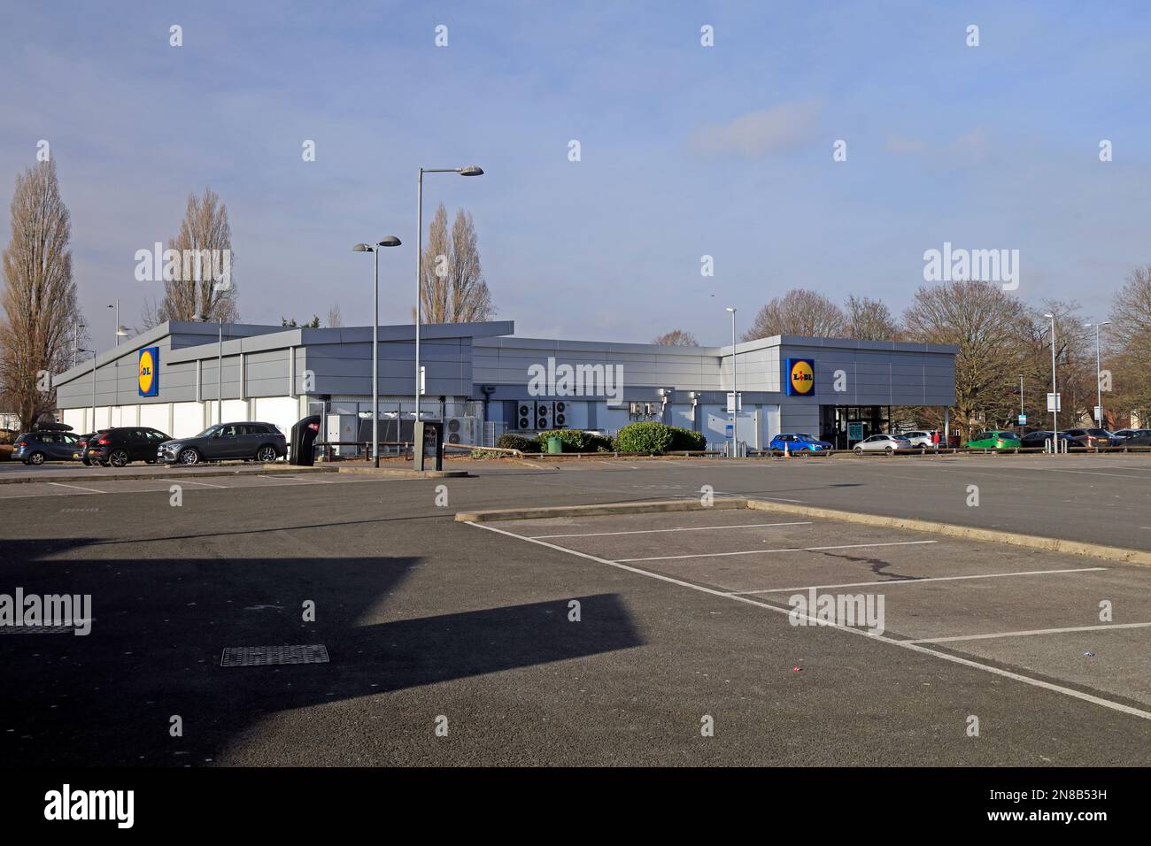 Lidl Store e parcheggio, Leckwith, Cardiff. Data febbraio 2023. inverno. Foto Stock