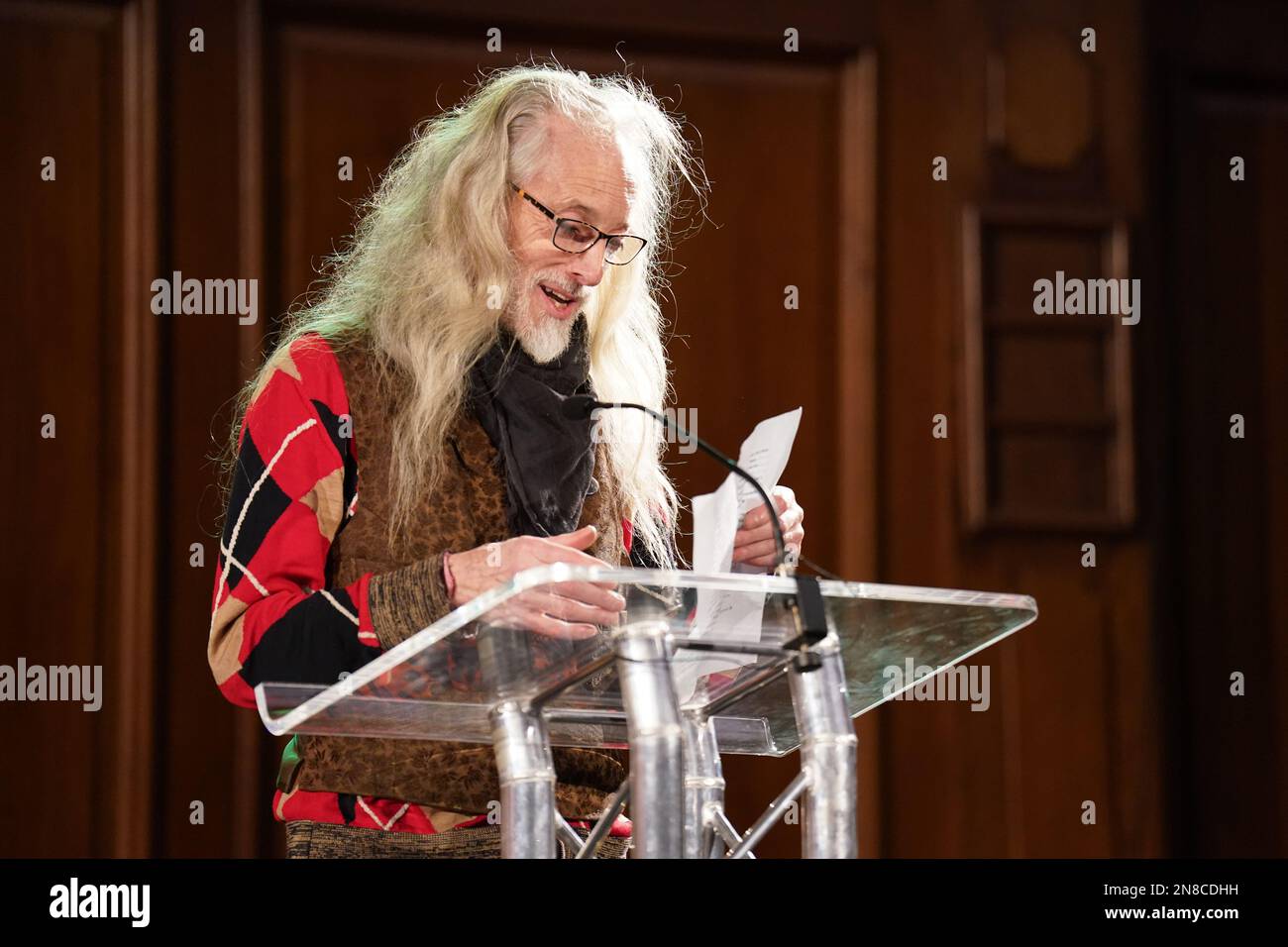 Ben Westwood, figlio di Vivienne Westwood, parla a un raduno, premendo per il rilascio del fondatore di WikiLeaks Julian Assange presso l'Emmanuel Centre di Londra. Data immagine: Sabato 11 febbraio 2023. Foto Stock