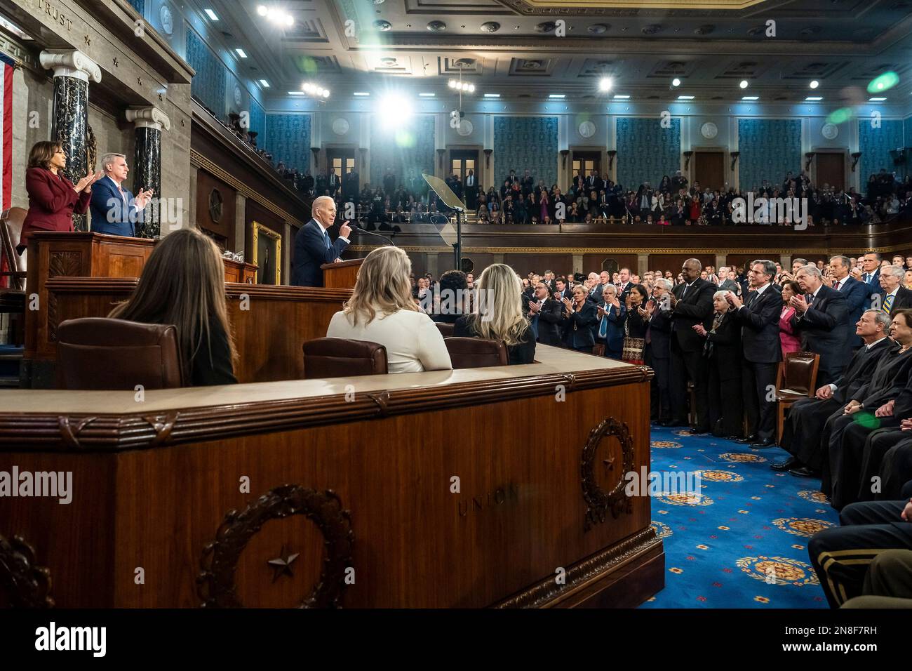 Washington, Stati Uniti d'America. 07th Feb, 2023. Washington, Stati Uniti d'America. 07 febbraio, 2023. Il presidente degli Stati Uniti Joe Biden consegna il suo discorso sullo stato dell'Unione alla sessione congiunta del Congresso, 7 febbraio 2023 a Washington, il vice presidente della DC Kamala Harris, a sinistra, e il presidente Kevin McCarthy, a destra, siedono dietro. Credit: Adam Schultz/White House Photo/Alamy Live News Foto Stock