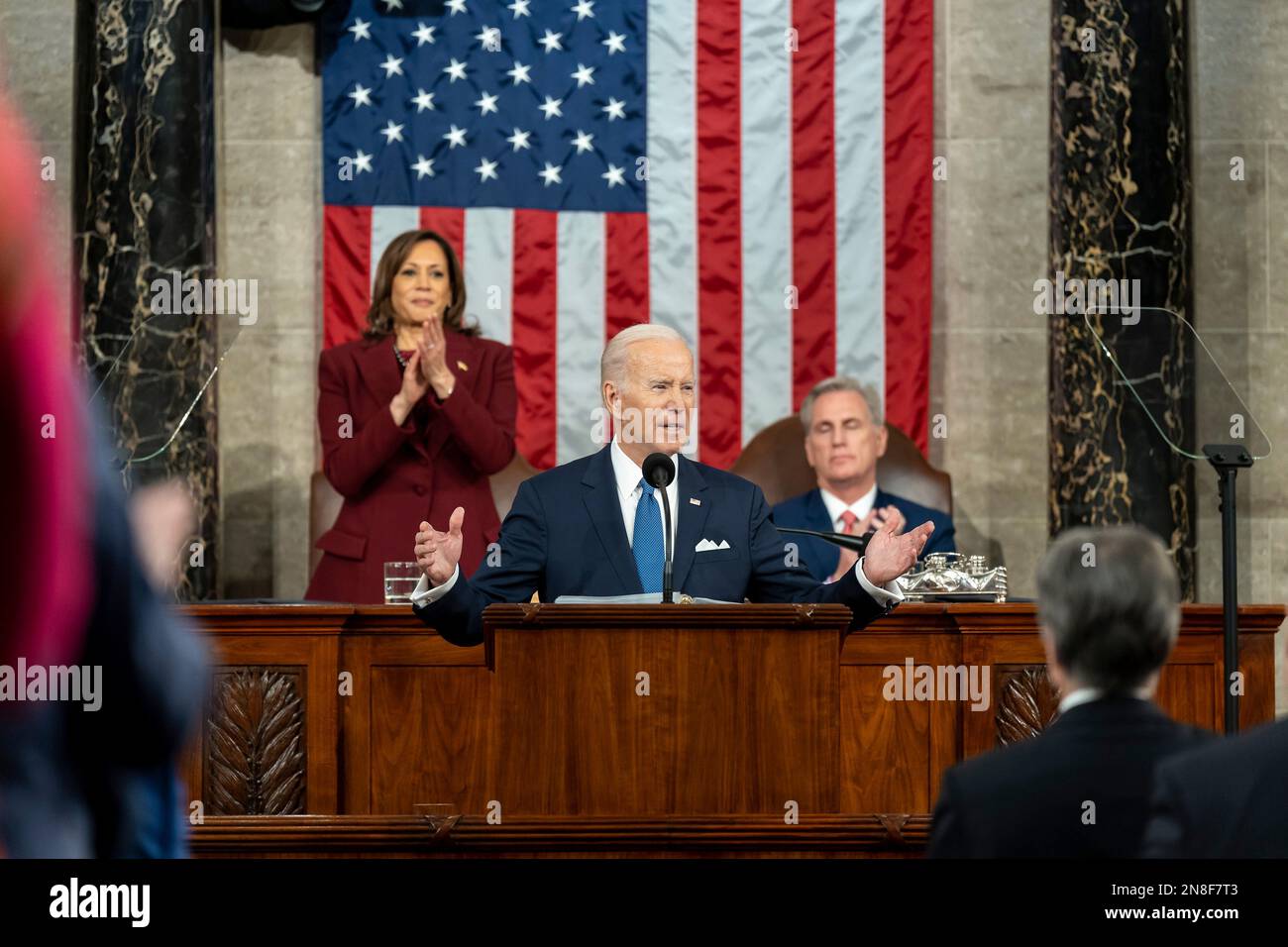 Washington, Stati Uniti d'America. 07th Feb, 2023. Washington, Stati Uniti d'America. 07 febbraio, 2023. Il presidente degli Stati Uniti Joe Biden consegna il suo discorso sullo stato dell'Unione alla sessione congiunta del Congresso, 7 febbraio 2023 a Washington, il vice presidente della DC Kamala Harris, a sinistra, e il presidente Kevin McCarthy, a destra, siedono dietro. Credit: Adam Schultz/White House Photo/Alamy Live News Foto Stock