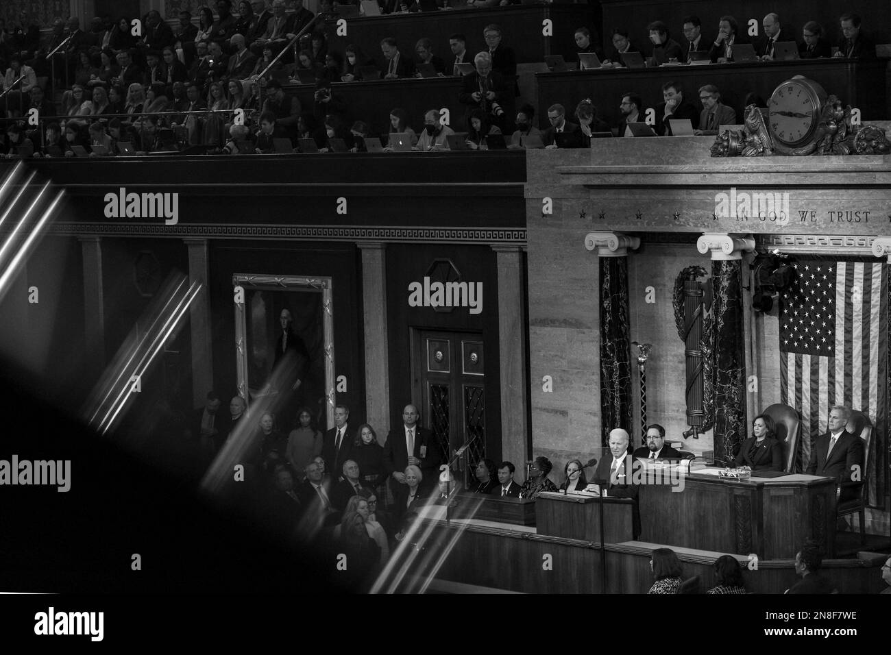 Washington, Stati Uniti d'America. 07th Feb, 2023. Washington, Stati Uniti d'America. 07 febbraio, 2023. Il presidente degli Stati Uniti Joe Biden consegna il suo discorso sullo stato dell'Unione alla sessione congiunta del Congresso, 7 febbraio 2023 a Washington, il vice presidente della DC Kamala Harris, a sinistra, e il presidente Kevin McCarthy, a destra, siedono dietro. Credit: Erin Scott/White House Photo/Alamy Live News Foto Stock