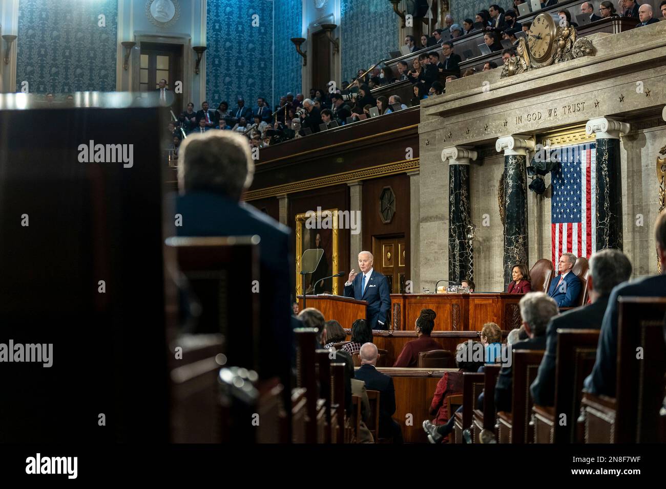 Washington, Stati Uniti d'America. 07th Feb, 2023. Washington, Stati Uniti d'America. 07 febbraio, 2023. Il presidente degli Stati Uniti Joe Biden consegna il suo discorso sullo stato dell'Unione alla sessione congiunta del Congresso, 7 febbraio 2023 a Washington, il vice presidente della DC Kamala Harris, a sinistra, e il presidente Kevin McCarthy, a destra, siedono dietro. Credit: Adam Schultz/White House Photo/Alamy Live News Foto Stock