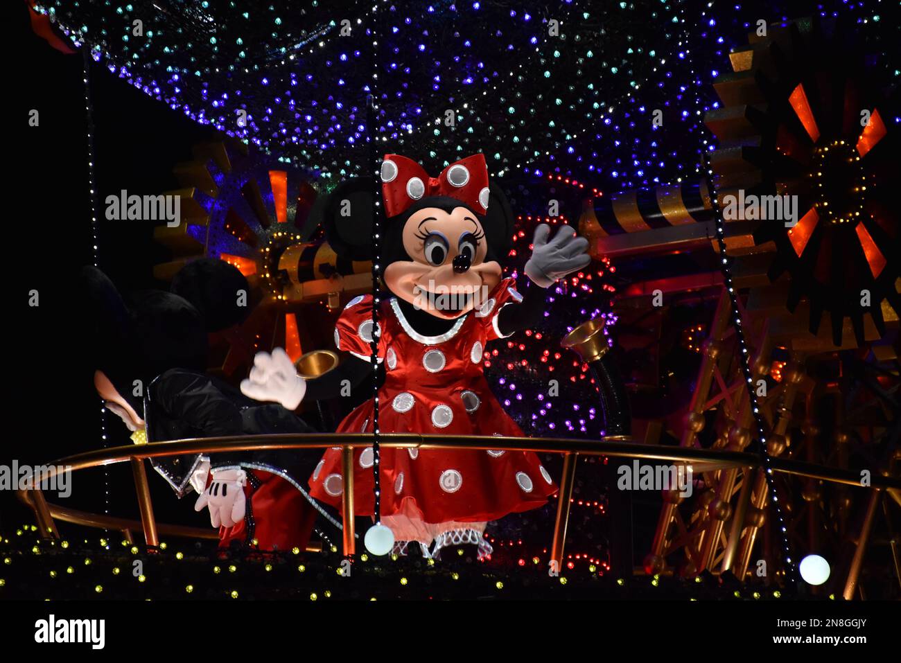 Una vista del Minnie mouse a Tokyo Disney Land durante la parata notturna Foto Stock