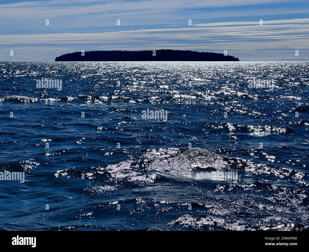 Un'isola nell'Oceano Atlantico nella baia di Penobscot lungo la costa del Maine Foto Stock
