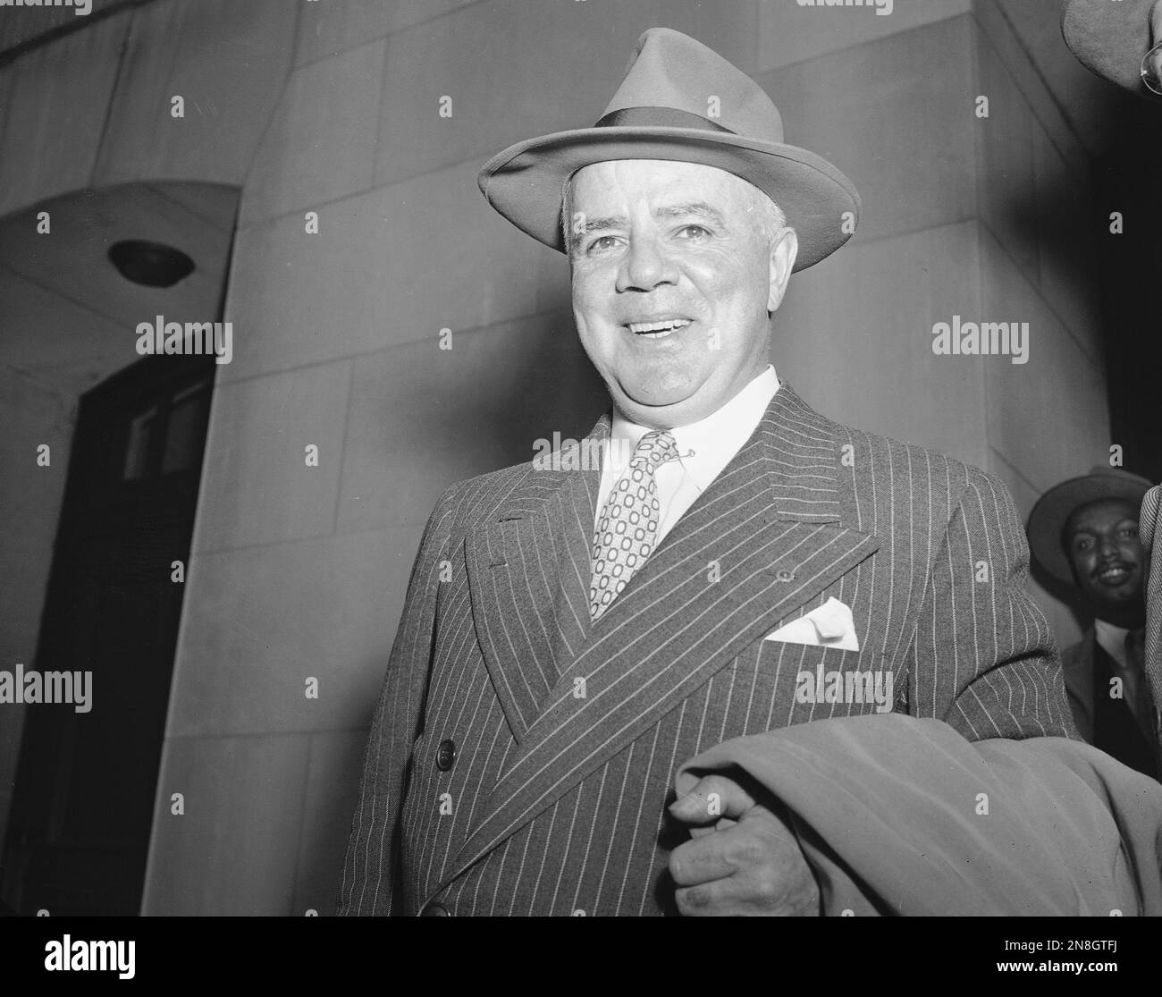 Rep. J. Parnell Thomas (R-N.J.), chairman of the House Un-American Activities Committee, walks to the federal court building in Washington, Nov. 4, 1948, to appear before a grand jury looking into reports of irregularities in the handling of his office payroll. (AP Photo/Henry Griffin) Foto Stock