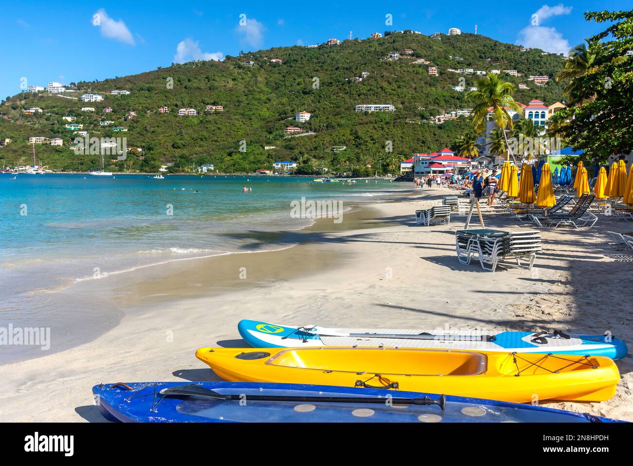 Vista sulla spiaggia, Cane Garden Bay, Tortola, le Isole Vergini Britanniche (BVI), piccole Antille, Caraibi Foto Stock