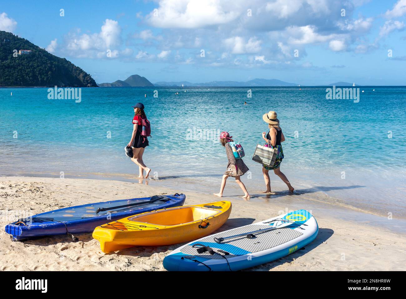 Kayak sulla spiaggia, cane Garden Bay, Tortola, le Isole Vergini Britanniche (BVI), piccole Antille, Caraibi Foto Stock