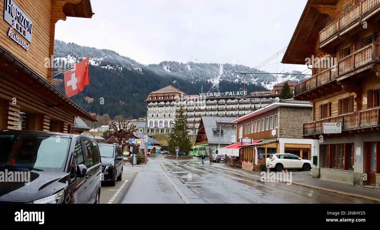 Strada principale di Villars sur Ollon nel gennaio 2023 Foto Stock