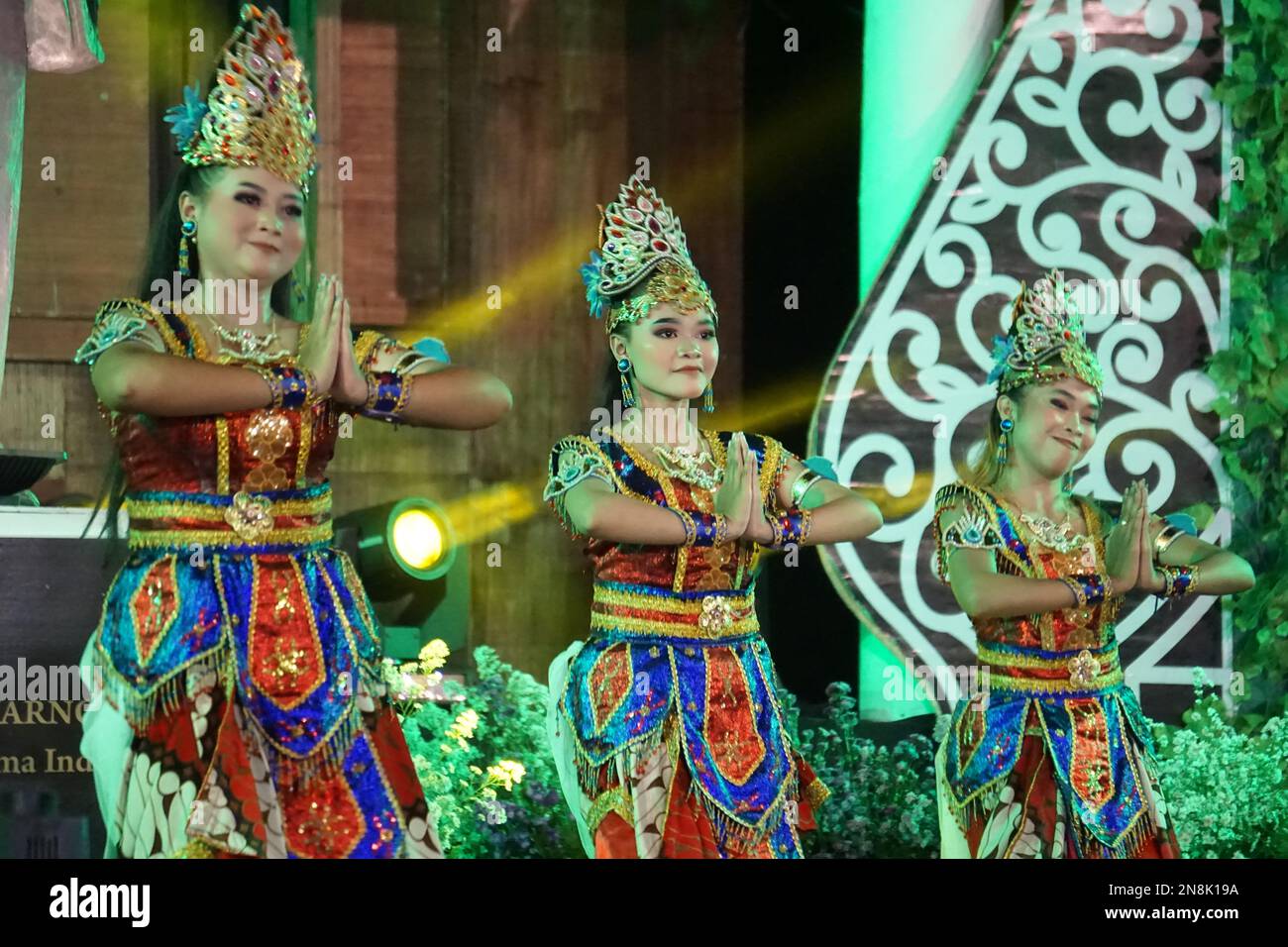 Indonesiano eseguire danza tradizionale chiamato sanggita danza Foto Stock