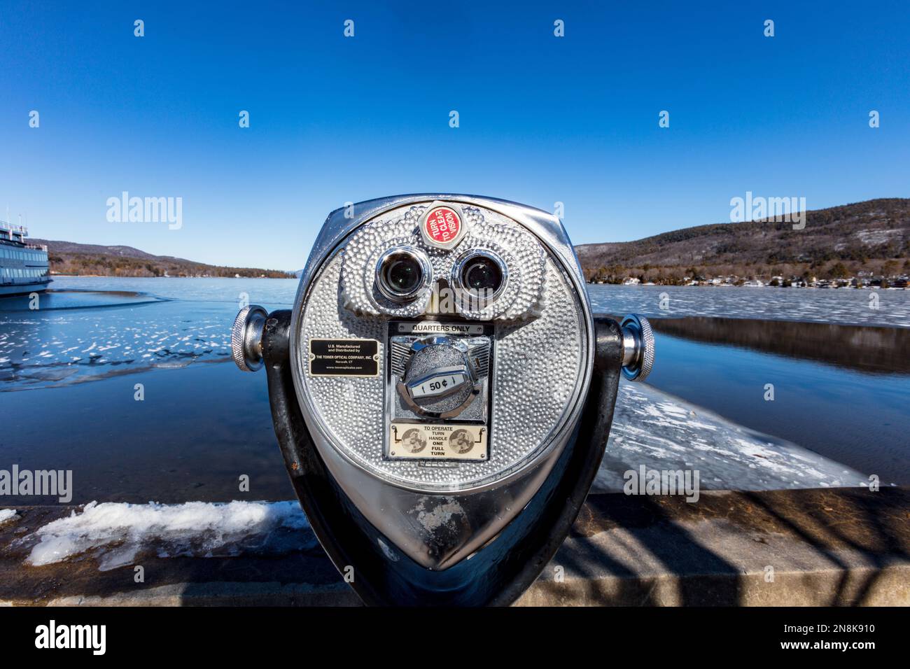 Uno dei binocoli a gettoni della Tower Optical a Lake George New York Foto Stock