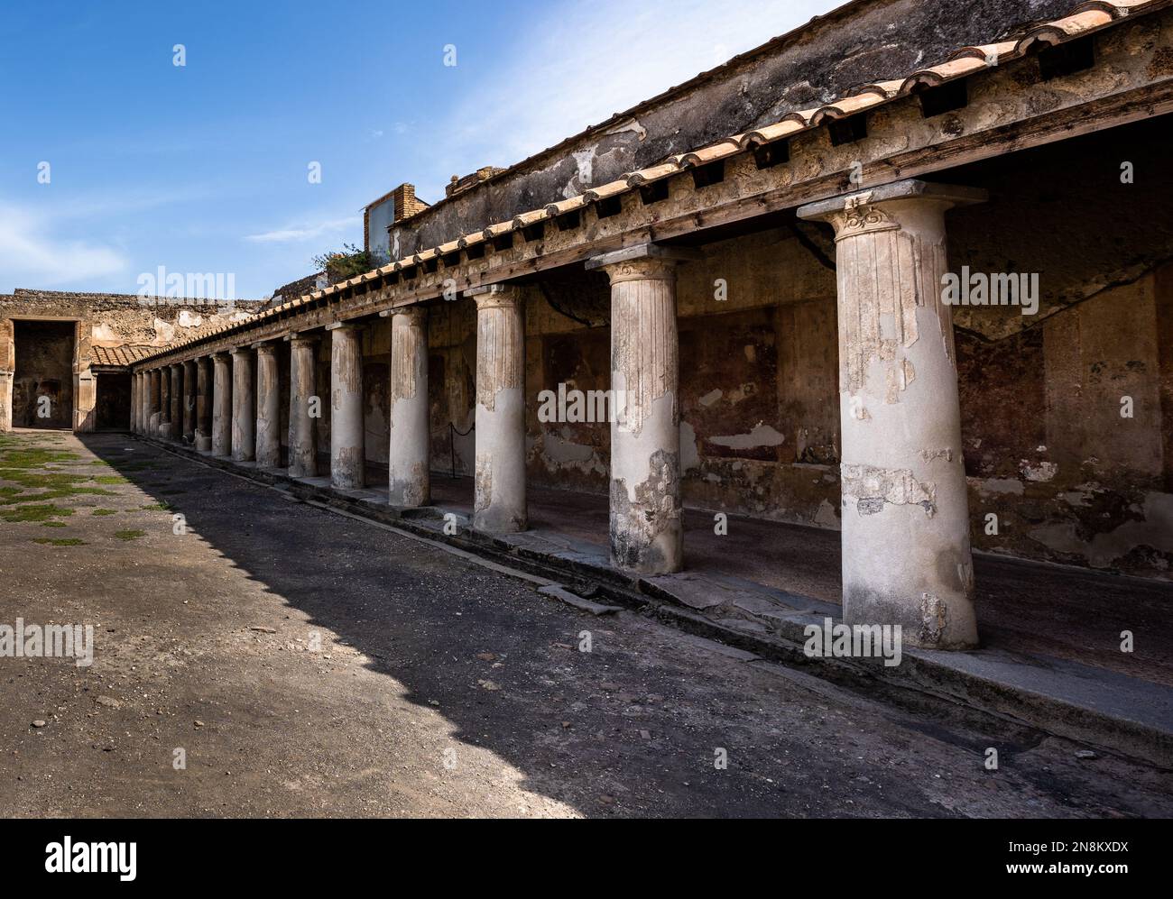 Il cortile/atria delle rovine delle Terme Stabiane nell'antica città romana di Pompei Foto Stock