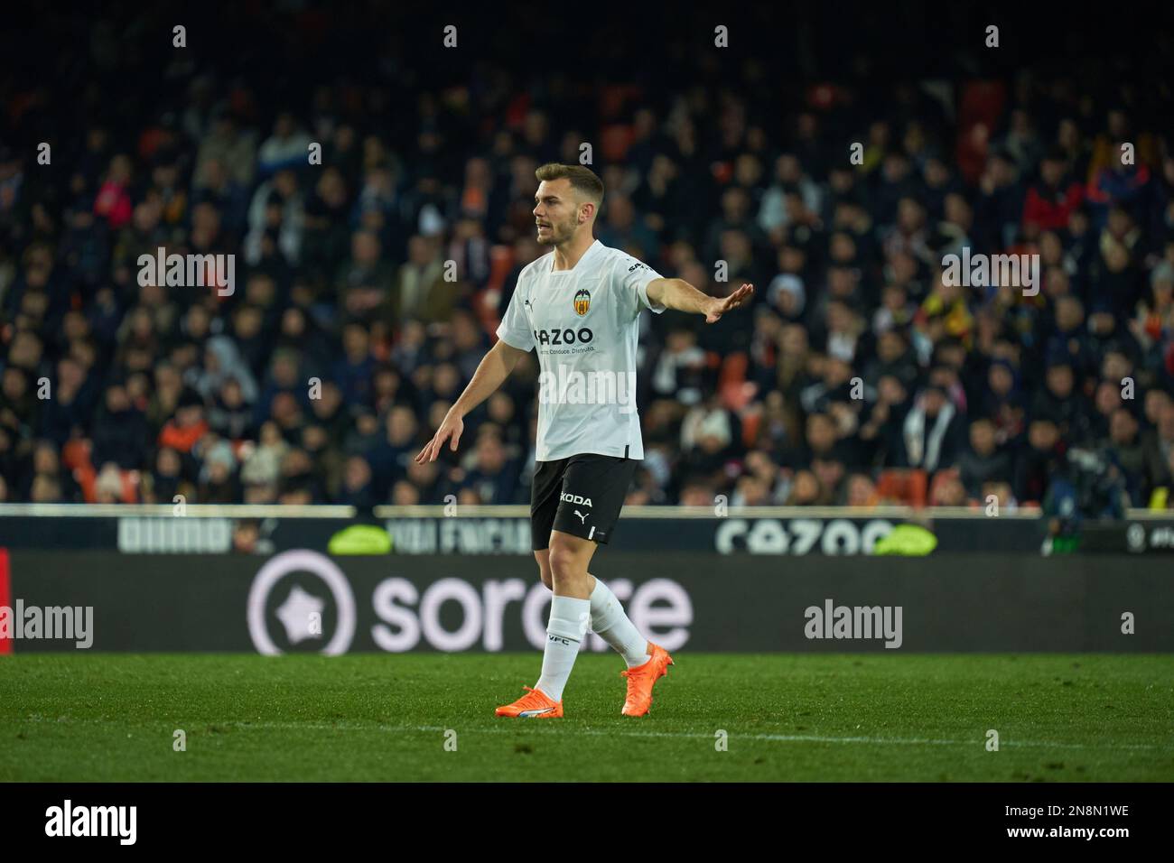 Toni lato di Valencia CF in azione durante la Liga Santander J21 allo stadio Mestalla (Valencia, J21 Liga Santander ). Valencia CF 1:2 Athletic Club Foto Stock