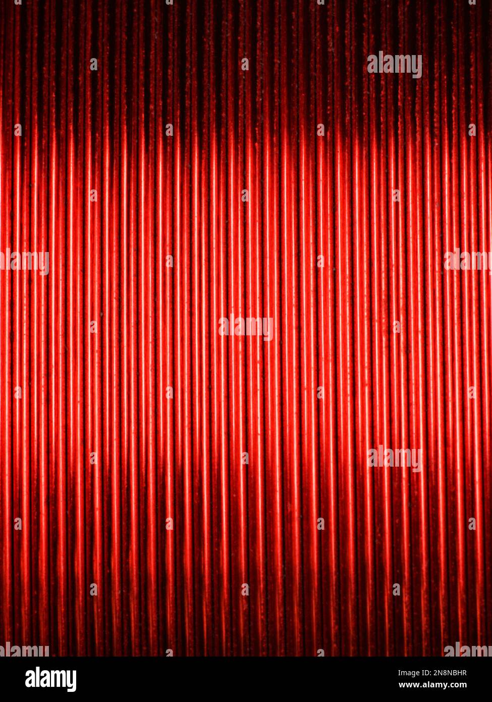 Vista macro della bobina in filo di rame smaltato, parte di un'antenna a banda AM. Foto Stock