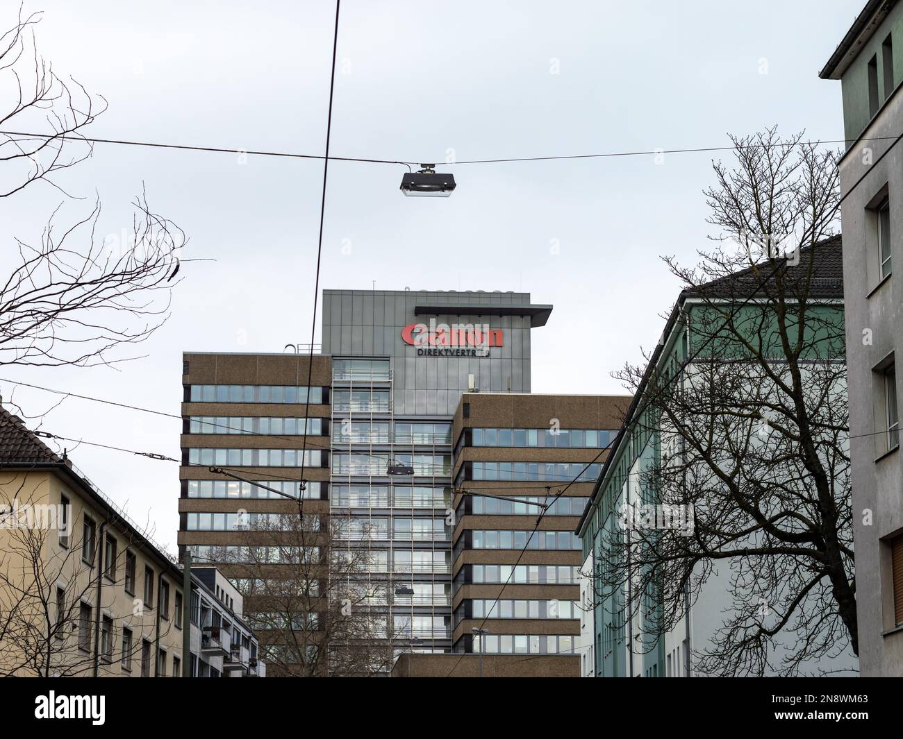 Cartello Canon Direktvertrieb (vendita diretta) sull'esterno dell'edificio in Dreieichstrasse. Pubblicità della multinazionale giapponese. Foto Stock