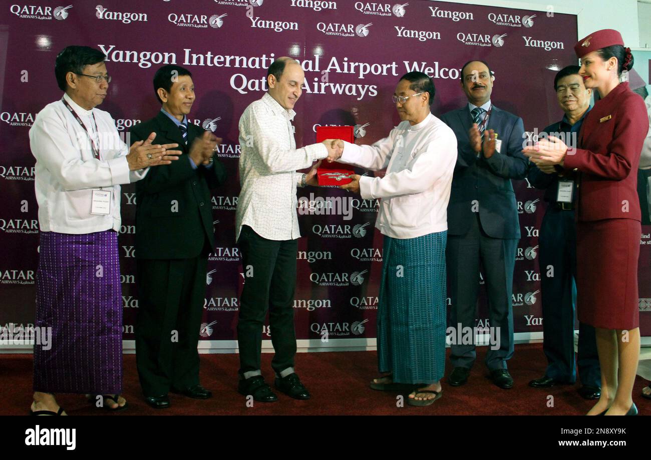 Myint Swe, fourth from right, Yangon region chief minister, shakes hands with Akbar Al Baker, chief executive officer of Qatar Airways as they exchange gifts during the airline's launching ceremony at Yangon International Airport Thursday, Oct. 4, 2012, in Yangon, Myanmar. Qatar Airways will resume flying to Myanmar's biggest city in the latest indicator of international interest in the Southeast Asian nation as it boosts its welcome to investors and tourism. The airline said in a statement Wednesday that it will relaunch its Doha-Yangon route that had been suspended in January 2008. It said t Foto Stock