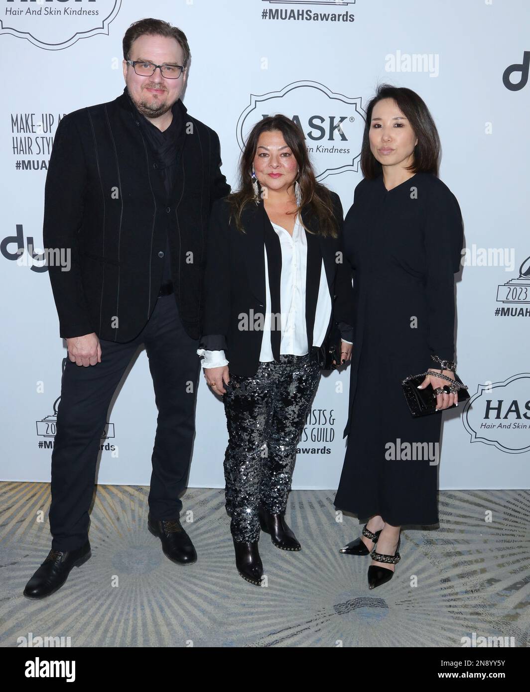 Beverly Hills, Stati Uniti. 11th Feb, 2023. Jason Collins, Nana Fischer, Miho Suzuki arriva ai 10th Annual MUAHS Awards che si tengono presso l'hotel Beverly Hilton di Beverly Hills, CA sabato 11 febbraio 2023 . (Foto di Juan Pablo Rico/Sipa USA) Credit: Sipa USA/Alamy Live News Foto Stock