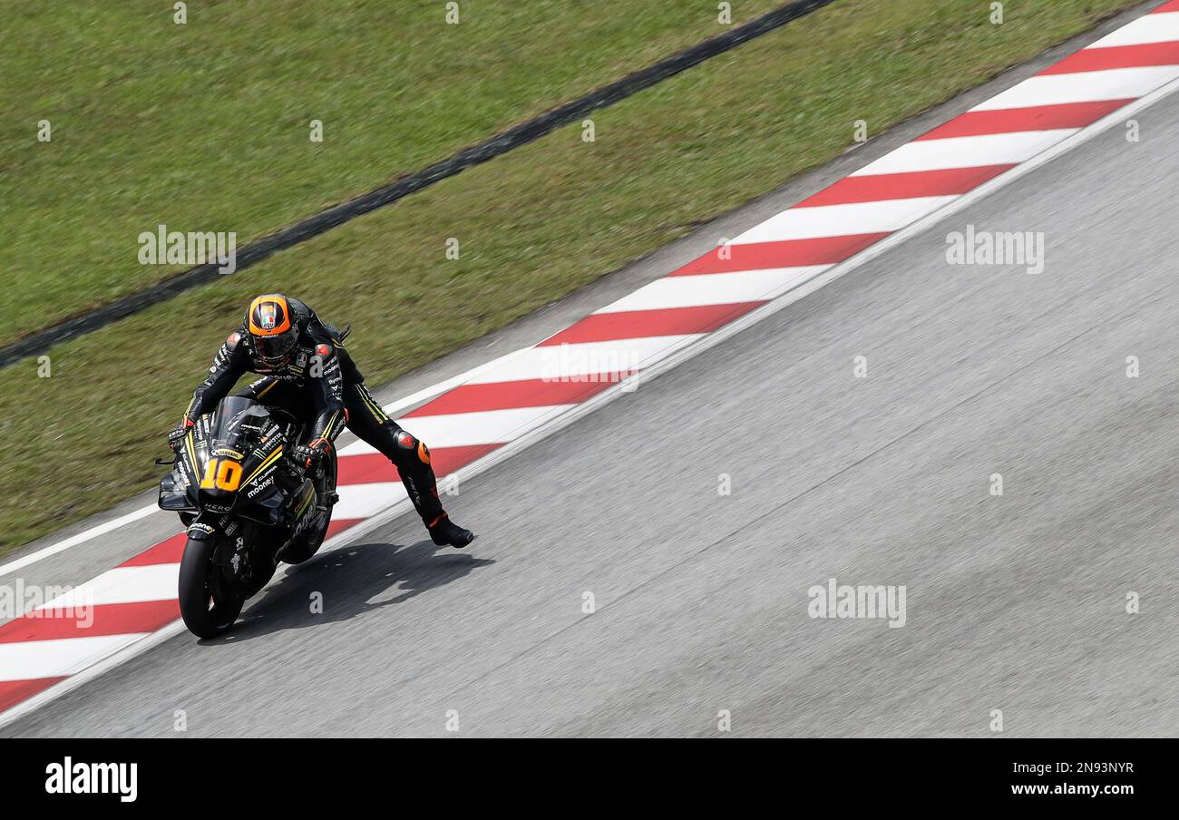 Kuala Lumpur, Malesia. 12th Feb, 2023. Il pilota italiano Luca Marini del Mooney VR46 Racing Team in azione durante il test ufficiale della MotoGP di Sepang al circuito Internazionale di Sepang. Credit: SOPA Images Limited/Alamy Live News Foto Stock