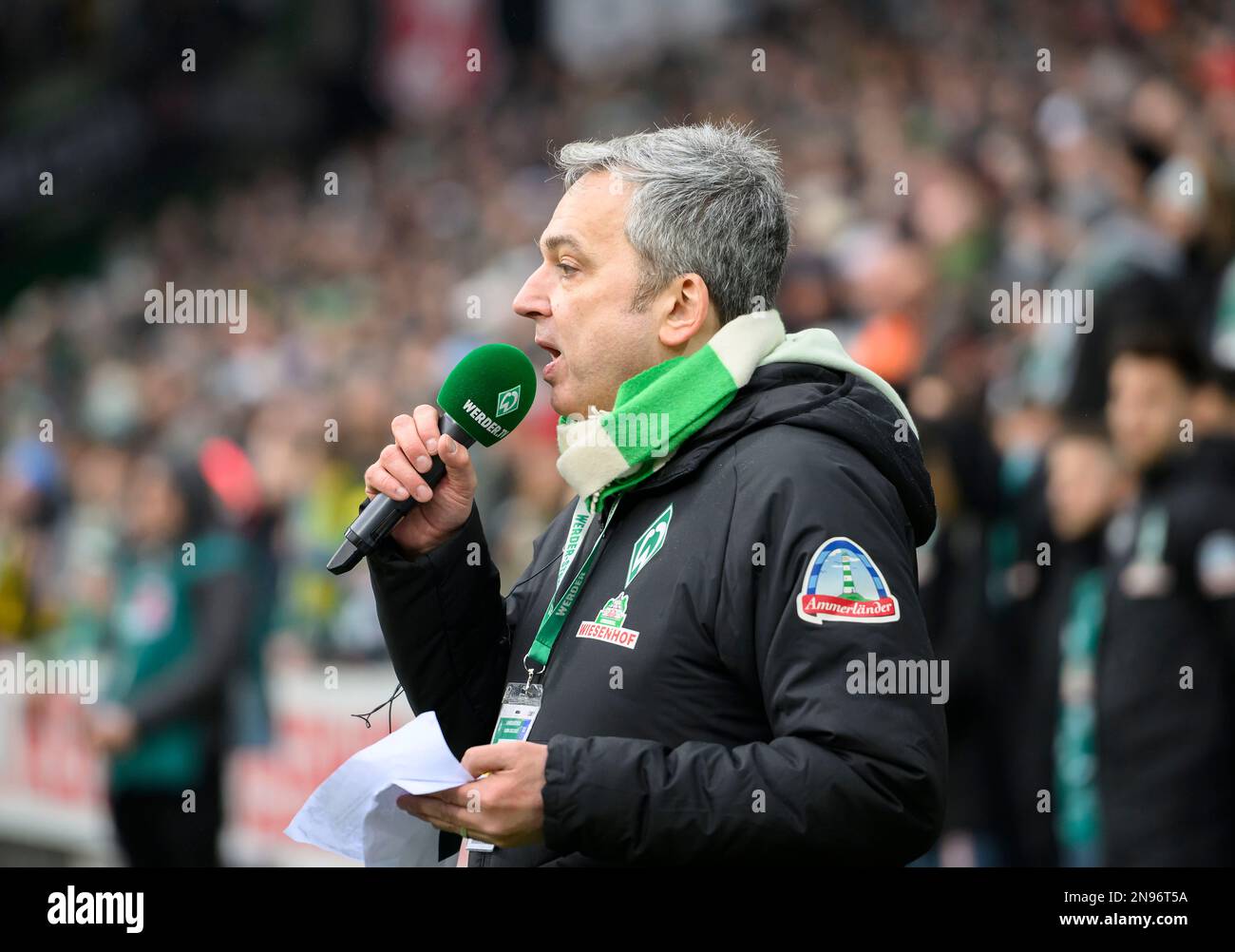 Presentatore dello stadio Arnd ZEIGLER Soccer 1st Bundesliga, 20th matchday, SV Werder Bremen (HB) - Borussia Dortmund (DO) 0: 2, il 11th febbraio 2023 a Brema/Germania. Le normative #DFL vietano qualsiasi uso di fotografie come sequenze di immagini e/o quasi-video # Foto Stock