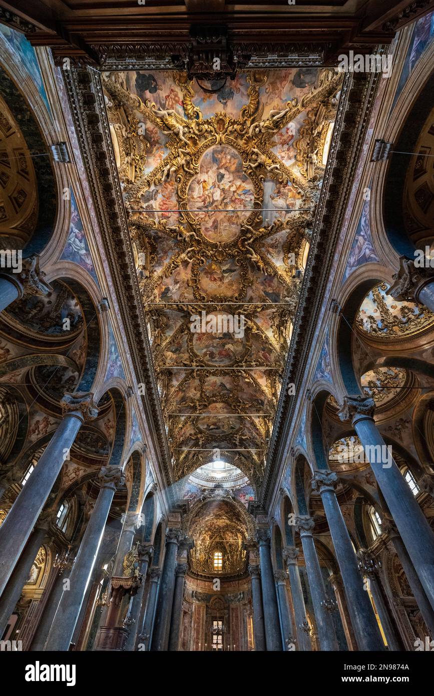 L'interno della chiesa di San Giuseppe dei Padri Teatini Foto Stock