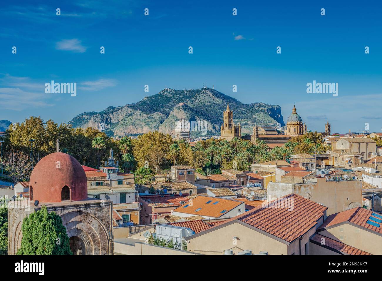 La città di Palermo vista dai tetti, la Sicilia Foto Stock