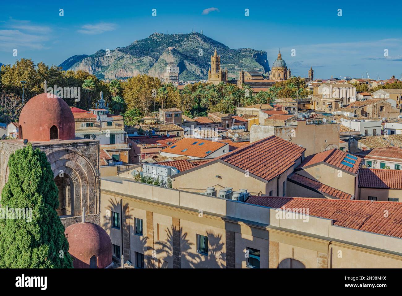 La città di Palermo vista dai tetti, la Sicilia Foto Stock