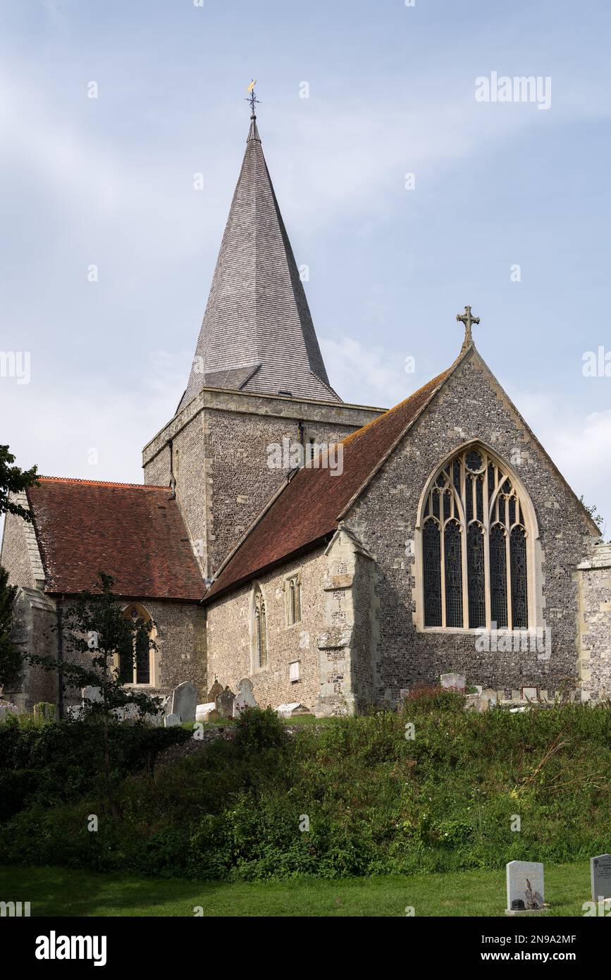 ALFRISTON, EAST SUSSEX, Regno Unito - SETTEMBRE 13 : Vista della Chiesa di St Andrews ad Alfriston, East Sussex il 13 Settembre 2021 Foto Stock