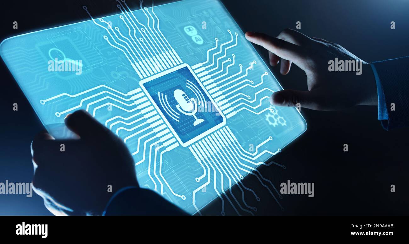 Simbolo del microfono di controllo e ricerca del riconoscimento vocale sullo schermo virtuale. Foto Stock