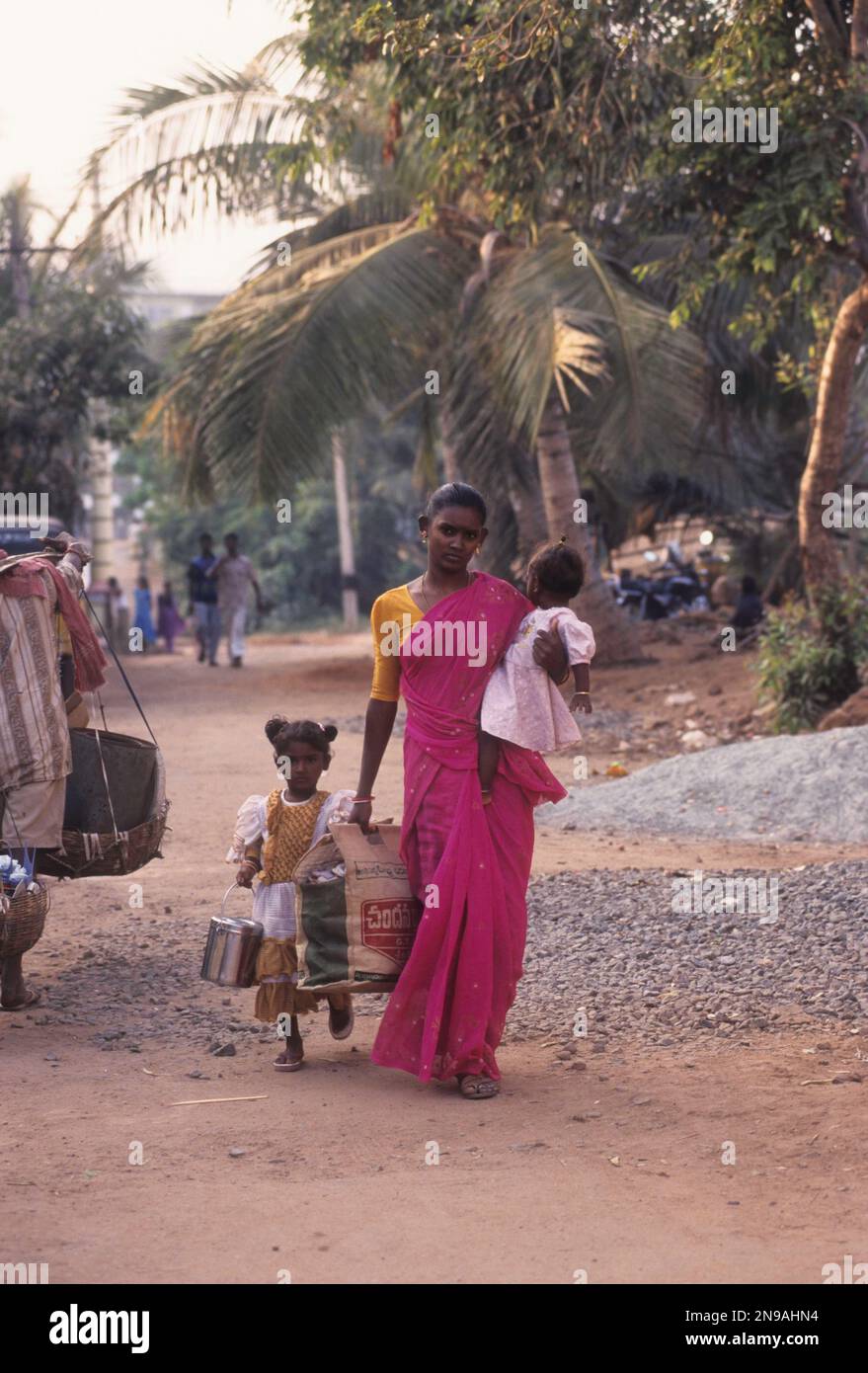 Madre e Figlie, Vizag, Andhra Pradesh, India Foto Stock