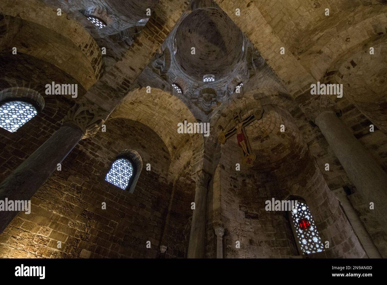 L'interno della chiesa arabo-normanna di San Cataldo Foto Stock