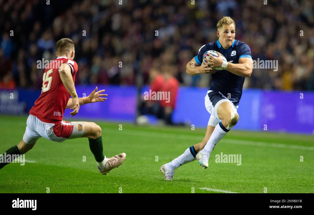 11th febbraio 2023: Guinness sei nazioni 2023. ScotlandÕs Duhan van der Merwe e Galles Liam Williams durante la Scotland contro Galles, Guinness Six Nations match al BT Murrayfield, Edimburgo. Credit: Ian Rutherford Alamy Live News Foto Stock