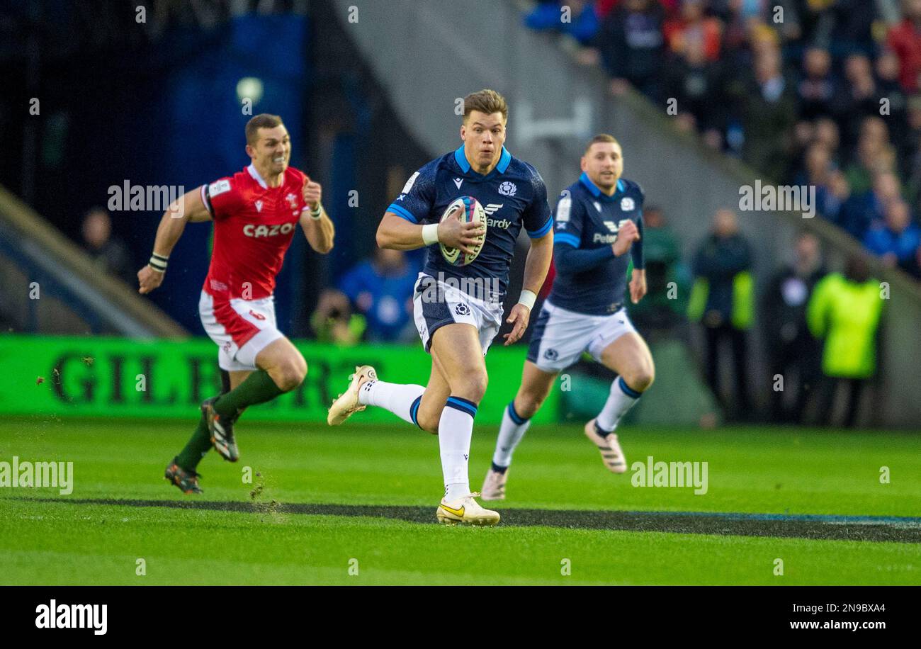 11th febbraio 2023: Guinness sei nazioni 2023. ScotlandÕs Huw Jones fa una pausa nel primo tempo durante la partita Scozia/Galles, Guinness Six Nations al BT Murrayfield, Edimburgo. Credit: Ian Rutherford Alamy Live News Foto Stock