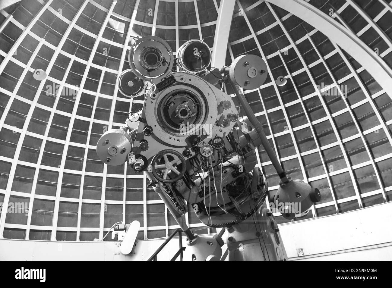 Los Angeles, USA - 10 giugno 2012: La gente visita il museo dell'osservatorio Griffith a Los Angeles, USA. I rifrattori Zeiss di Griffith Observato Foto Stock