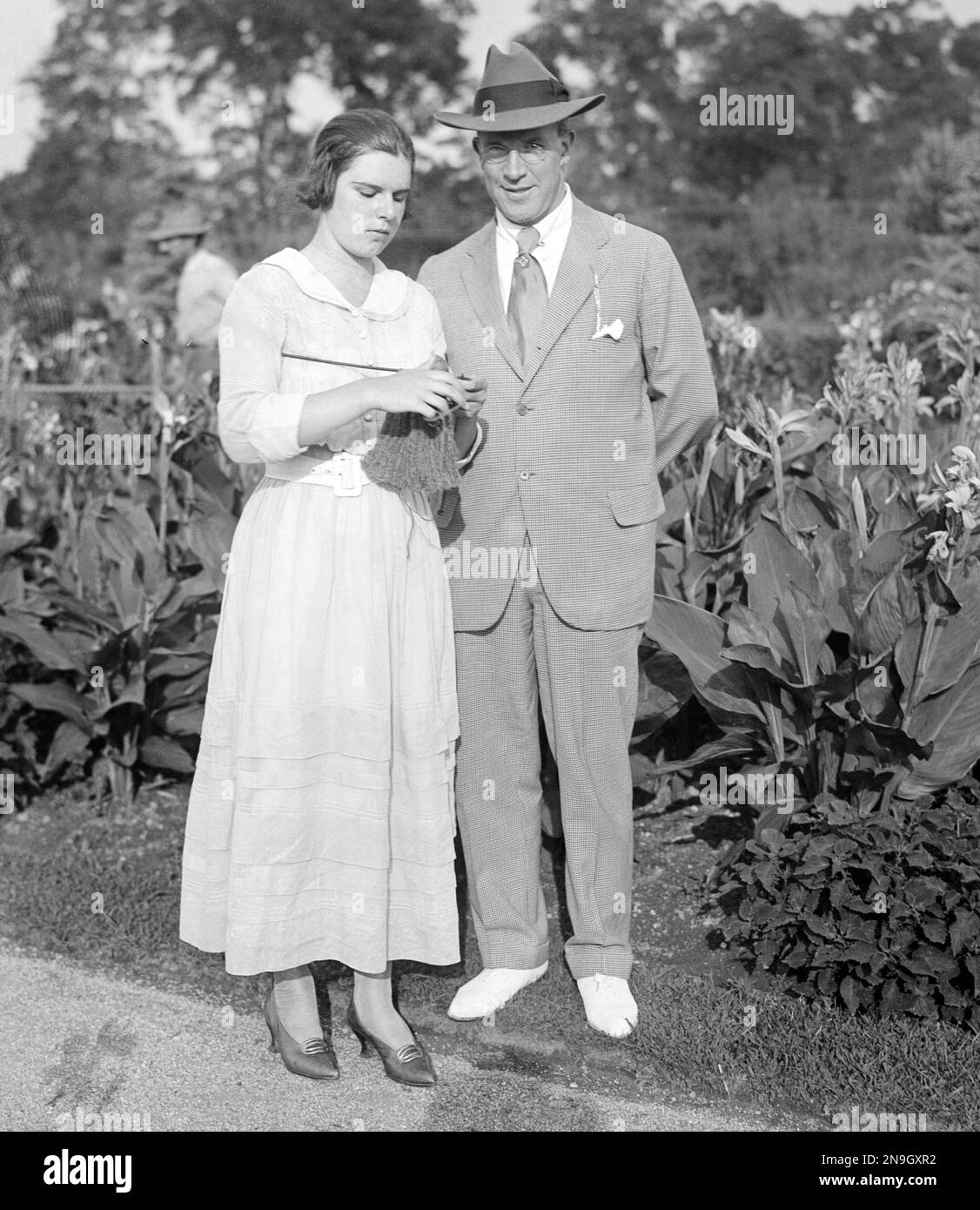 James Stuart Blackton (1875 – 1941) produttore cinematografico britannico-americano e regista dell'era silenziosa con sua figlia Marian Blackton Trimble (1901-1993), Foto Stock