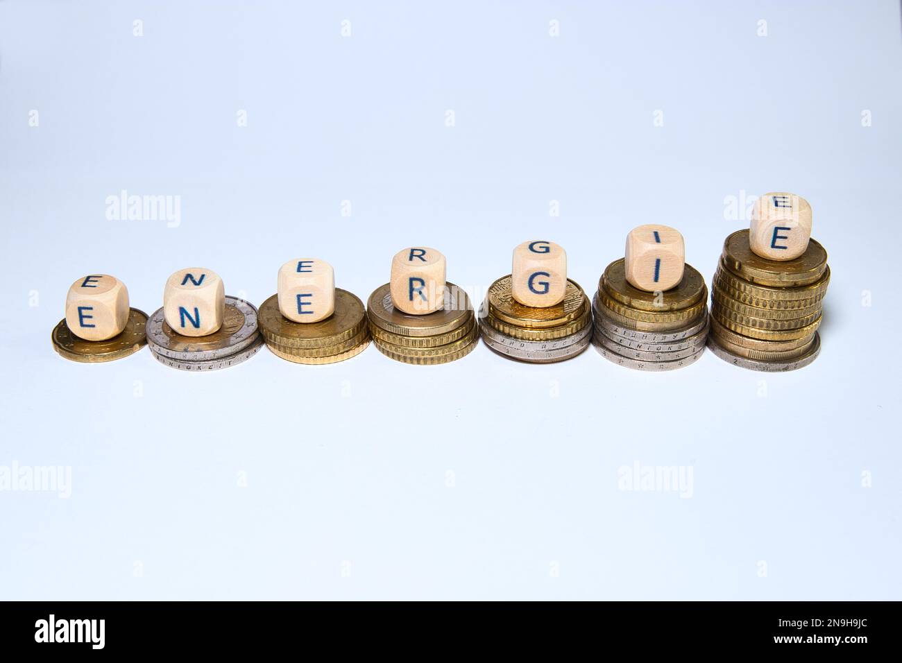 illustrando un aumento continuo dei costi energetici Foto Stock