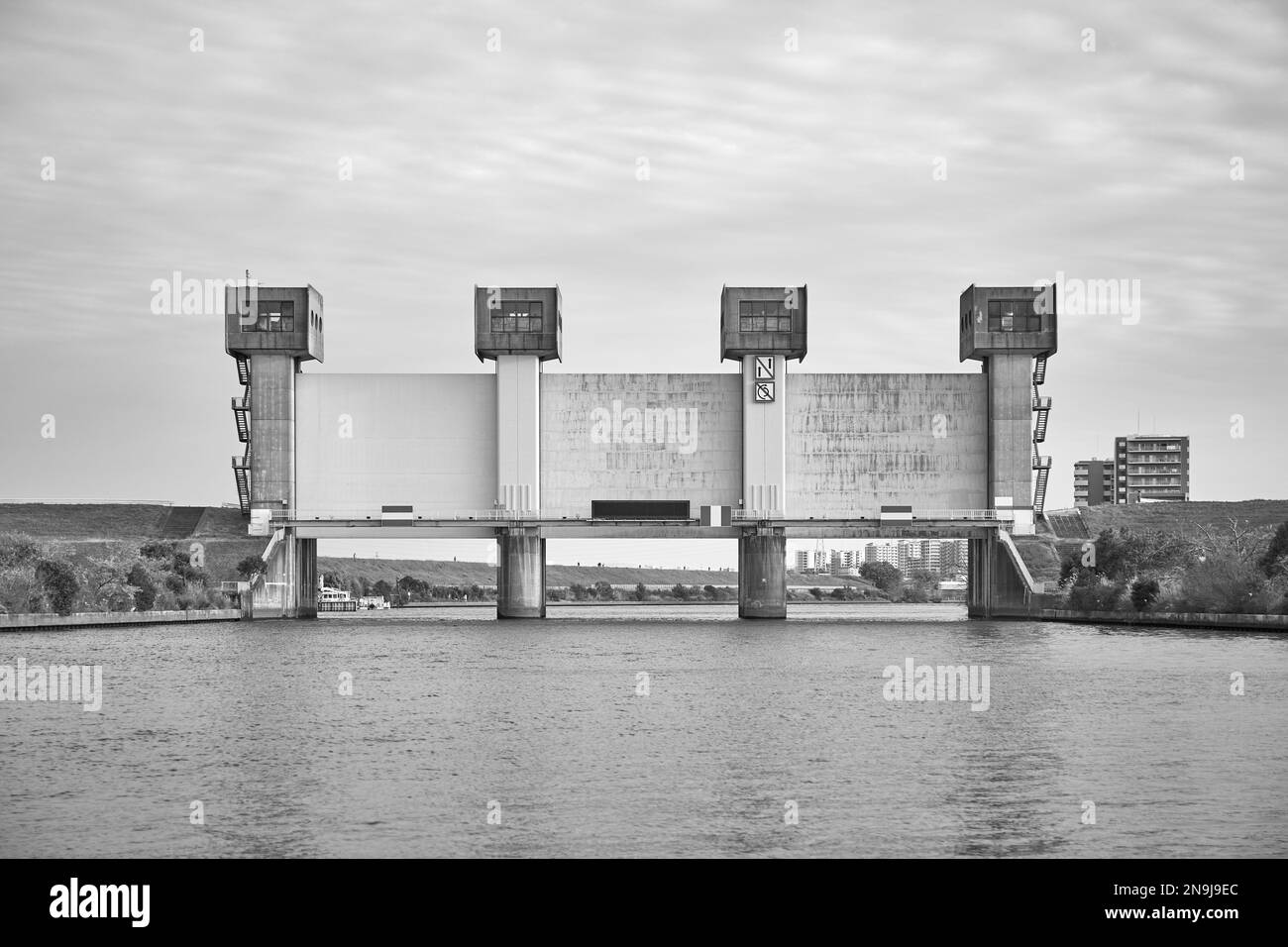 Acqua Iwabuchi Gate (costruito 1982); Kita, Tokyo, Giappone Foto Stock