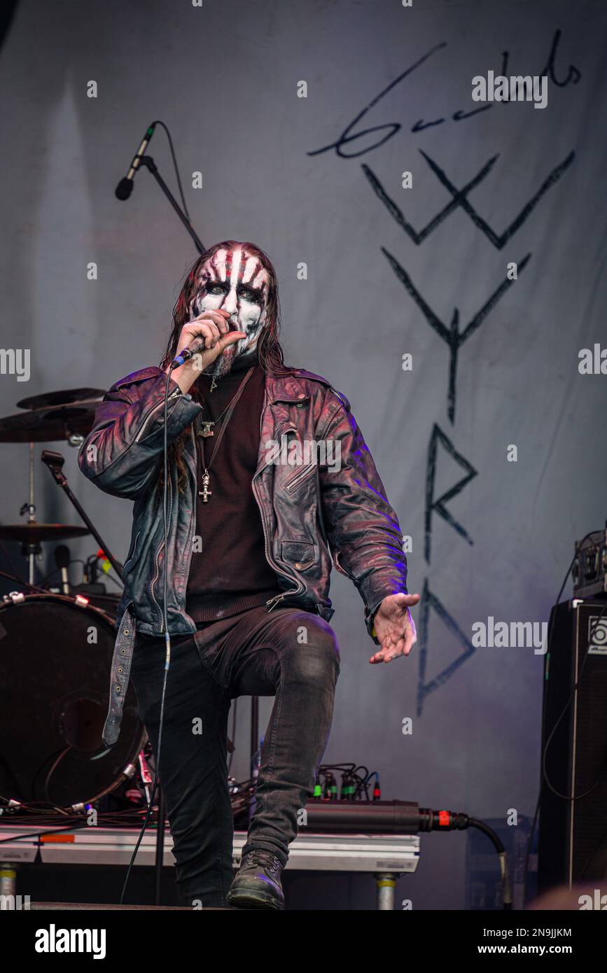 Un'immagine verticale del Wyrd di Gaahl che si esibisce al festival brutale Assault 2022 di Jaromer Foto Stock